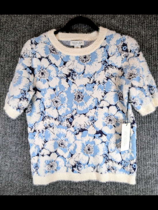 Rachel Zoe Sweaters - NWT Rachel Zoe Blue White Floral Eyelash Knit Short Sleeve Sweater Size M